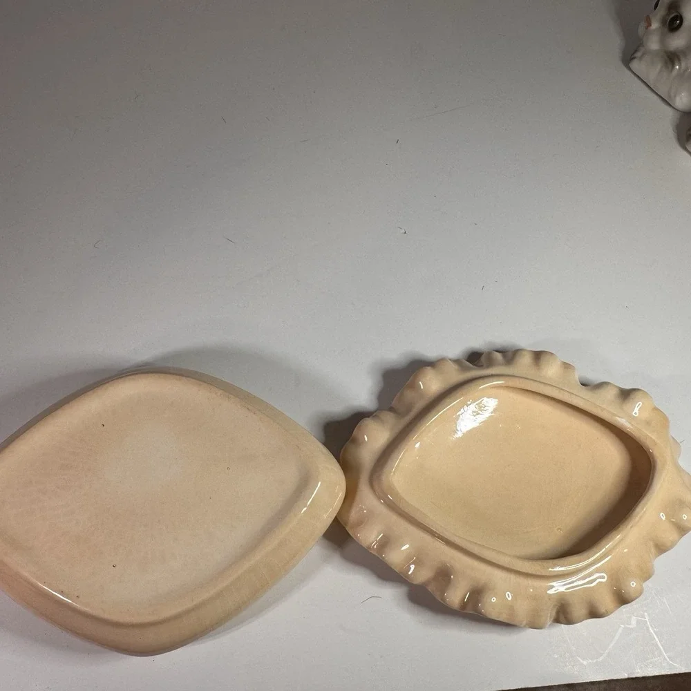 Ceramic Beige Floral Trinket Box w lid Glossy Finish, EUC